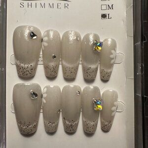 High-quality handcrafted reusable press on nails.